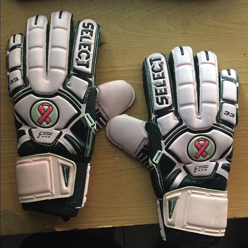Select Breast Cancer awareness goalkeeper gloves